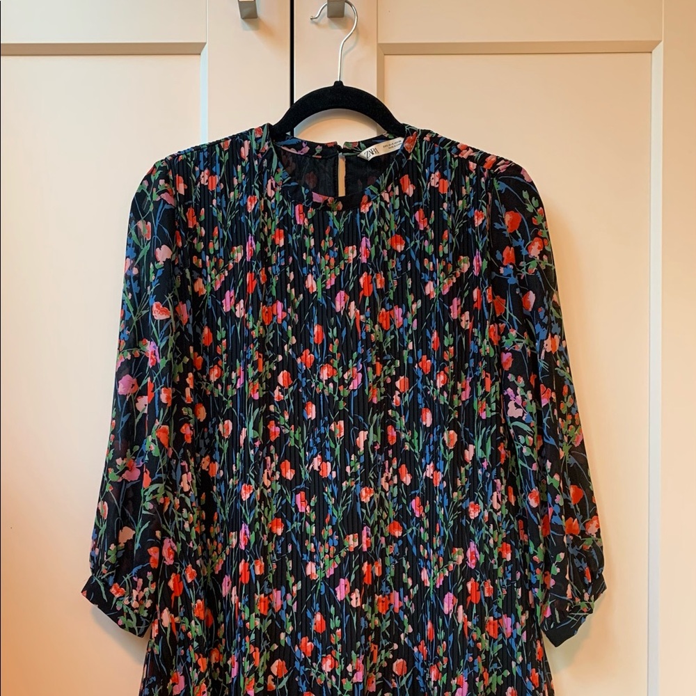 Zara pleated floral print dress! Size s.